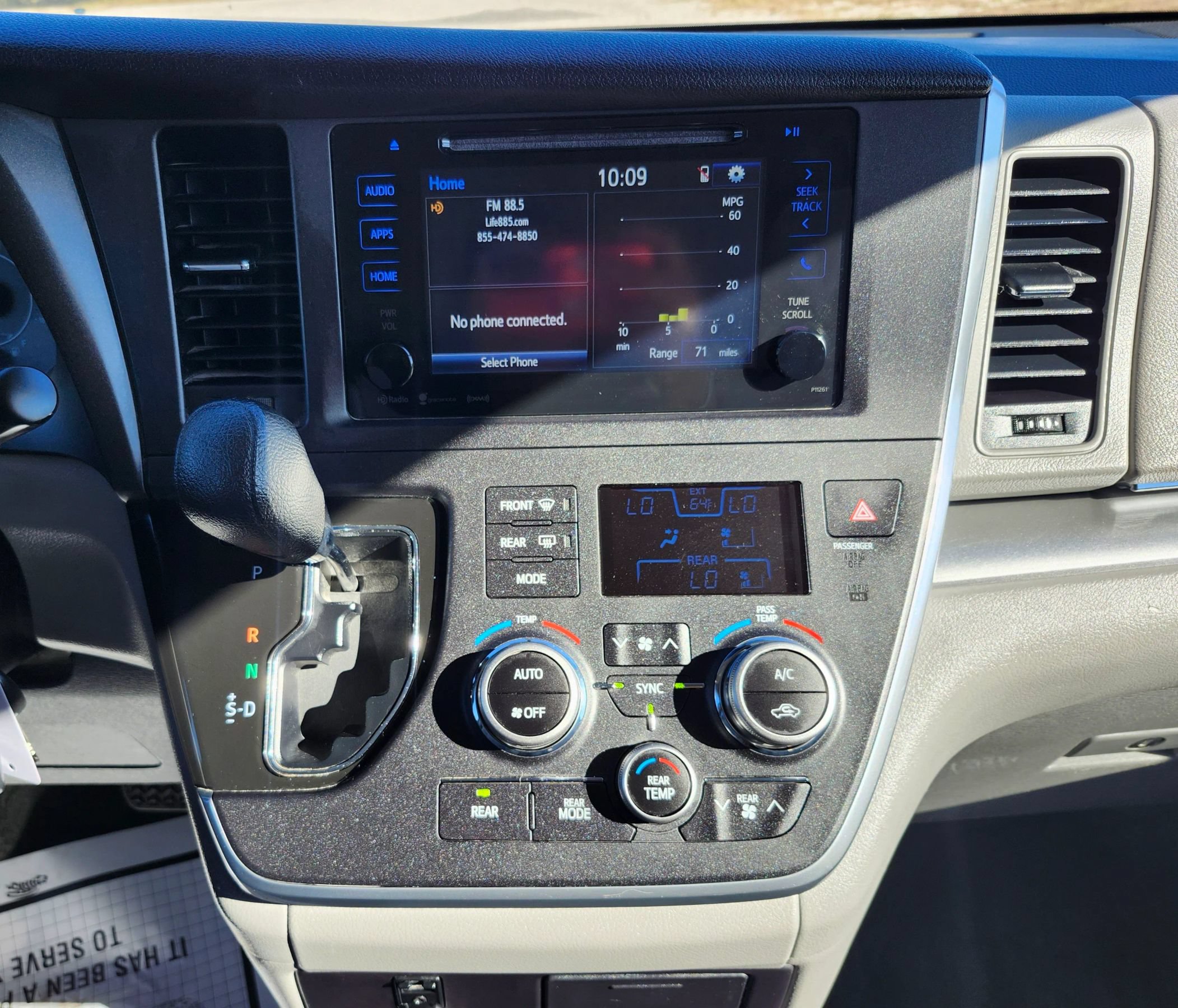 Used 2017 Toyota Sienna LE FWD image 27