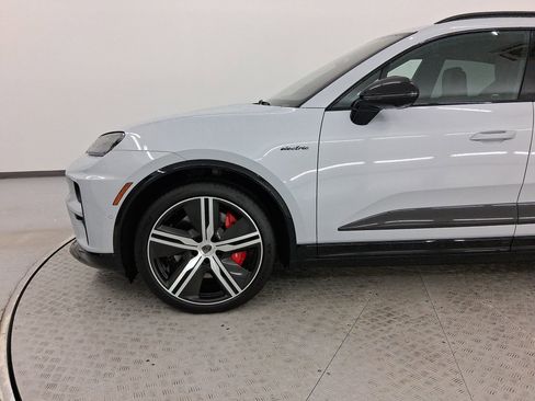 Certified 2025 Porsche Macan Turbo Electric AWD/4WD image 11