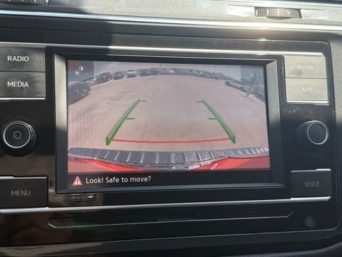 Used 2021 Volkswagen Tiguan S image 9