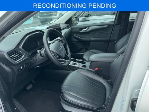 Used 2025 Ford Escape SE w/ PHEV Premium Package FWD image 7