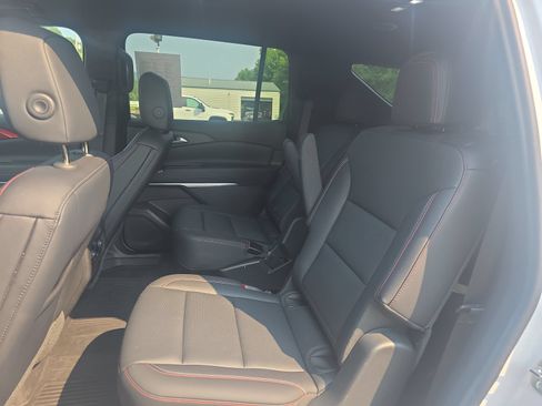Used 2024 Chevrolet Traverse Z71 AWD/4WD image 23