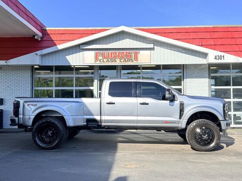 Used 2024 Ford F450 Platinum w/ FX4 Off-Road Package image 3