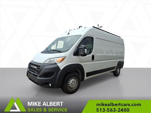 Used 2024 RAM ProMaster 2500 w/ Convenience Group image 3