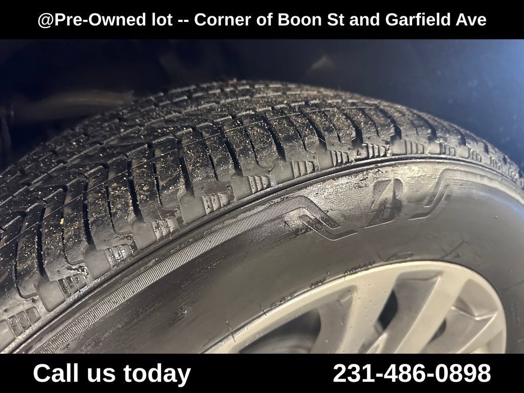 Used 2021 Cadillac Escalade Premium Luxury AWD/4WD image 12