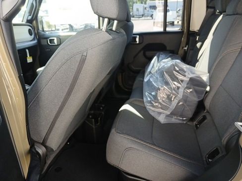 New 2025 Jeep Gladiator Sport image 24