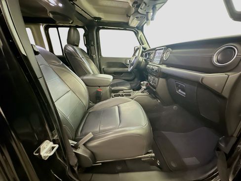 Used 2023 Jeep Wrangler Sahara image 31