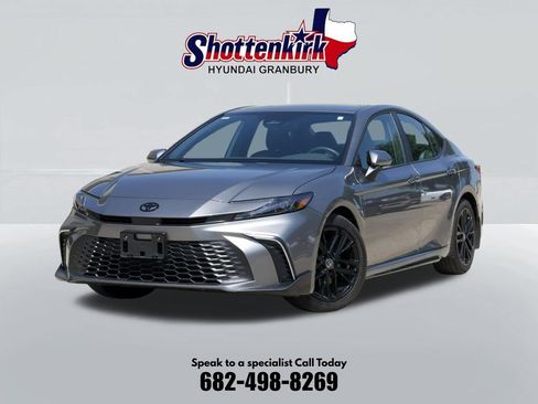 Used 2026 Toyota Camry SE w/ Convenience Package FWD image 1