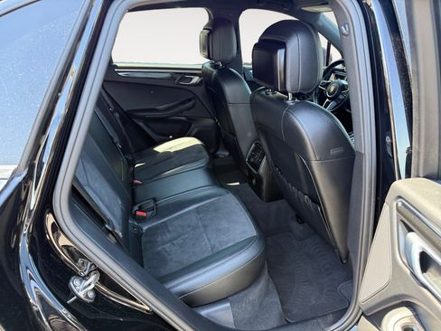 Used 2018 Porsche Macan AWD/4WD image 18