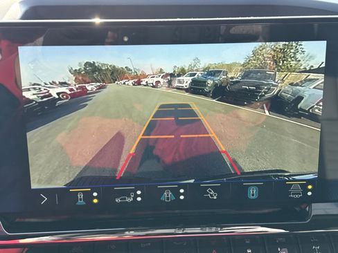 Used 2025 Chevrolet Silverado 2500 ZR2 w/ Technology Package image 47