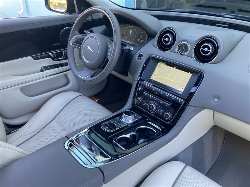 Used 2017 Jaguar XJ R-Sport RWD image 2