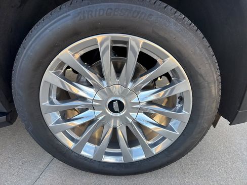 Used 2023 Cadillac Escalade ESV Premium Luxury image 9