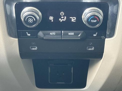Used 2022 GMC Yukon Denali RWD image 18