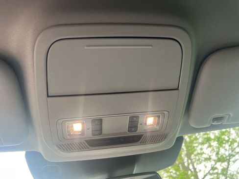 Used 2022 Ford Explorer XLT w/ Equipment Group 202A image 18