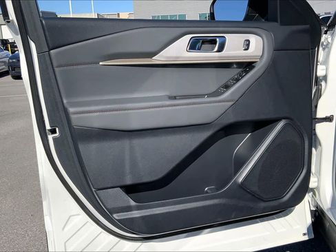 Certified 2025 Ford Explorer Active image 22