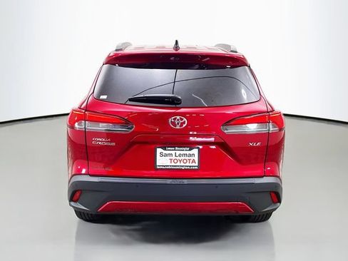 Used 2025 Toyota Corolla Cross XLE w/ Convenience Package FWD image 6