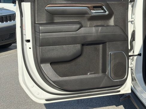 Used 2023 Chevrolet Silverado 1500 LT RWD image 21