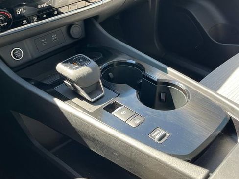 Used 2023 Nissan Rogue SV image 23