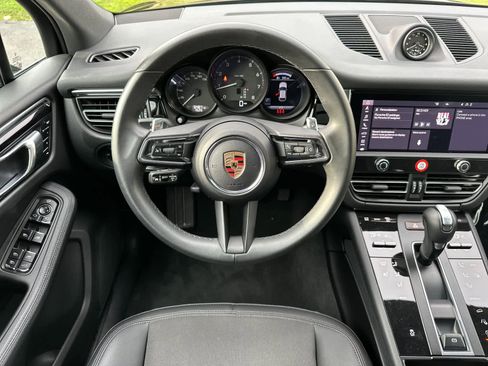 Certified 2025 Porsche Macan AWD/4WD image 15