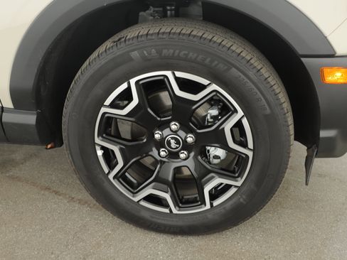 Used 2025 Ford Bronco Sport Outer Banks w/ Outer Banks Tech Package+ image 2