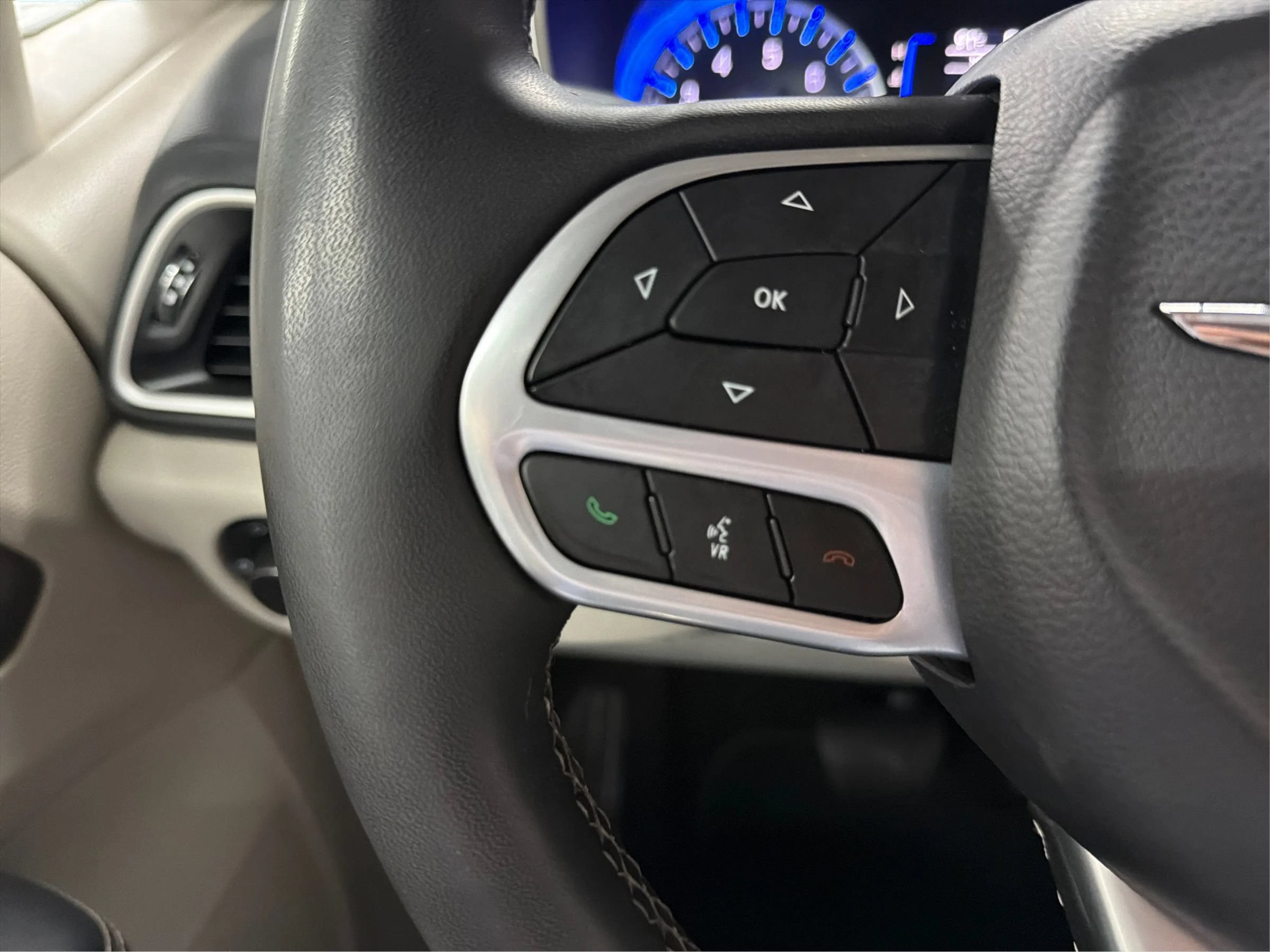 Used 2023 Chrysler Voyager LX FWD image 23