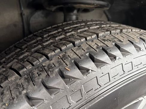 Used 2018 Toyota Highlander XLE image 24