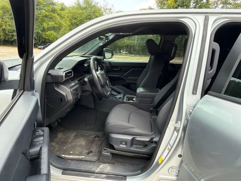 Used 2024 Toyota Tacoma SR5 AWD/4WD image 17