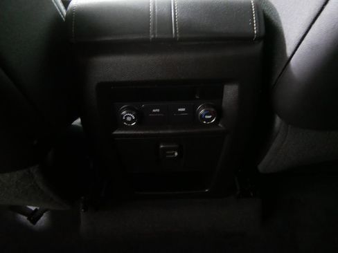 Used 2023 Chevrolet Traverse LT AWD/4WD image 22