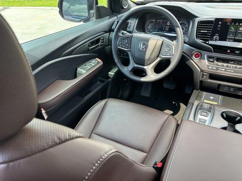 Used 2025 Honda Passport EX-L image 11