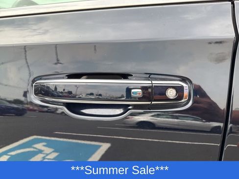 Used 2023 GMC Yukon XL Denali image 11