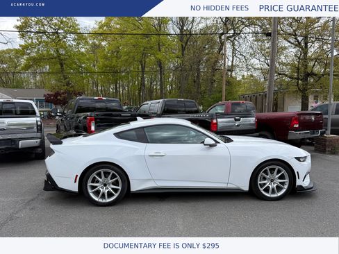 Used 2024 Ford Mustang Coupe RWD image 5