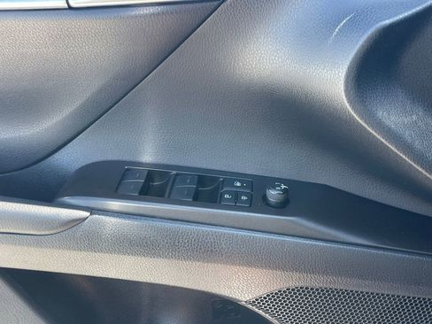 Used 2022 Toyota Camry SE image 7