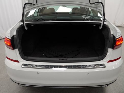 Used 2022 Volkswagen Passat 2.0T FWD image 46