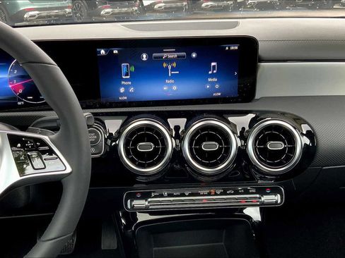 New 2026 Mercedes-Benz CLA 250 4MATIC image 6