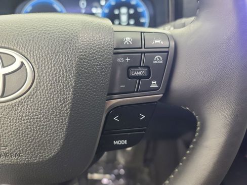 Used 2025 Toyota Camry XLE w/ Premium Plus Package image 31