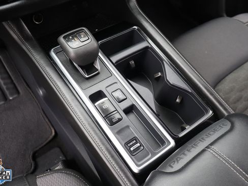 Used 2024 Nissan Pathfinder SV FWD image 18