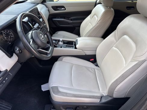 Used 2022 Nissan Pathfinder SL w/ SL Premium Package FWD image 9