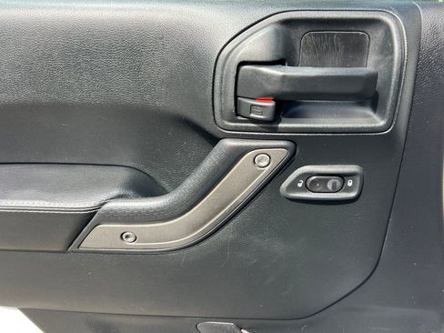 Used 2017 Jeep Wrangler Unlimited Sport AWD/4WD image 11