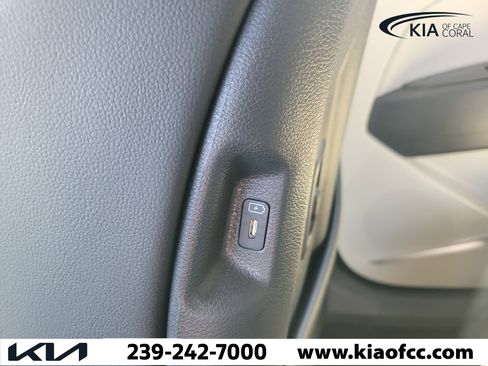 Certified 2025 Kia Sportage EX FWD image 16