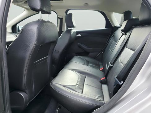 Used 2017 Ford Focus Titanium w/ Titanium Technology Package FWD image 10