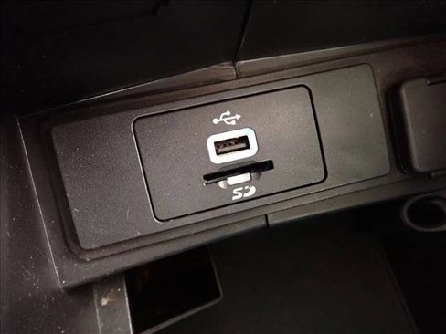Used 2016 Ford Fusion SE FWD image 18