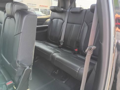 Used 2023 Jeep Wagoneer 4WD w/ Premium Group I image 21
