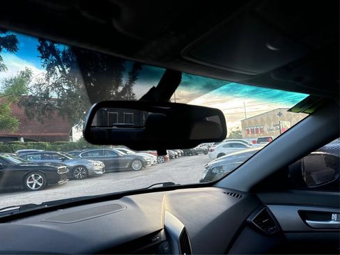 Used 2015 Hyundai Veloster Turbo image 14