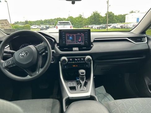 Used 2021 Toyota RAV4 XLE AWD/4WD image 5