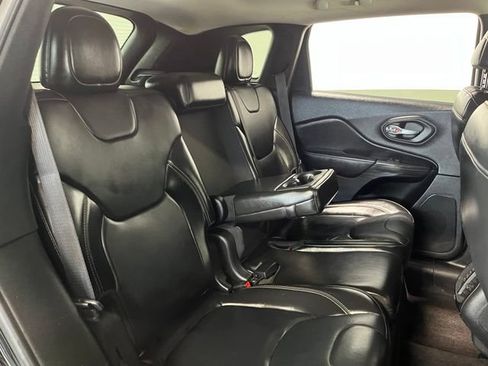Used 2017 Jeep Cherokee Limited FWD image 13