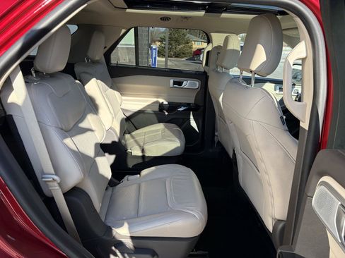 Used 2023 Ford Explorer Platinum w/ Technology Package image 21