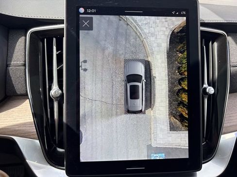 Used 2025 Volvo XC90 B5 Plus image 26