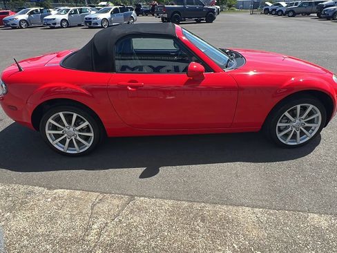 Used 2006 MAZDA MX-5 Miata Grand Touring RWD image 4