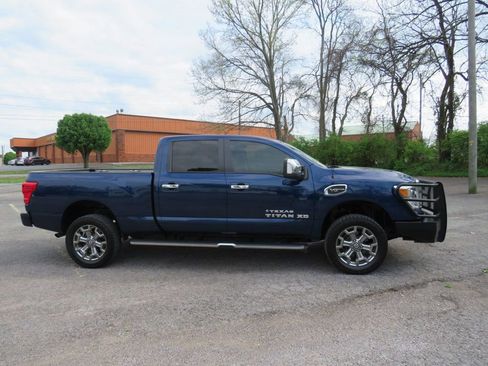 Used 2019 Nissan Titan SL w/ Texas Titan Edition image 5