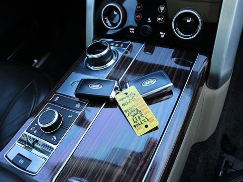 Used 2019 Land Rover Range Rover Autobiography image 28