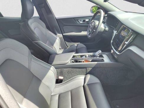 Used 2024 Volvo S60 B5 Plus image 20